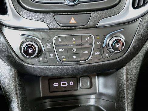 Used 2021 Chevrolet Equinox LT FWD image 15