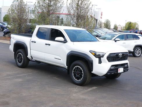 Certified 2024 Toyota Tacoma TRD Off-Road AWD/4WD image 2