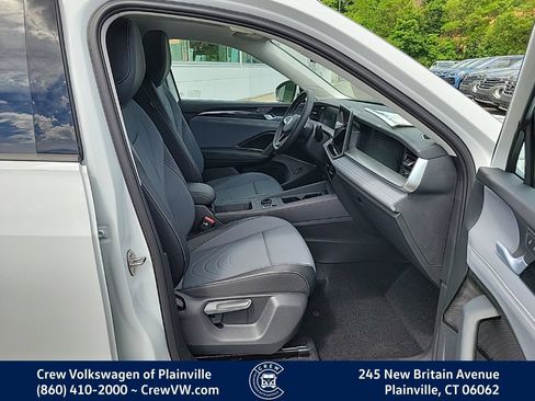 New 2026 Volkswagen Tiguan SE AWD/4WD image 16