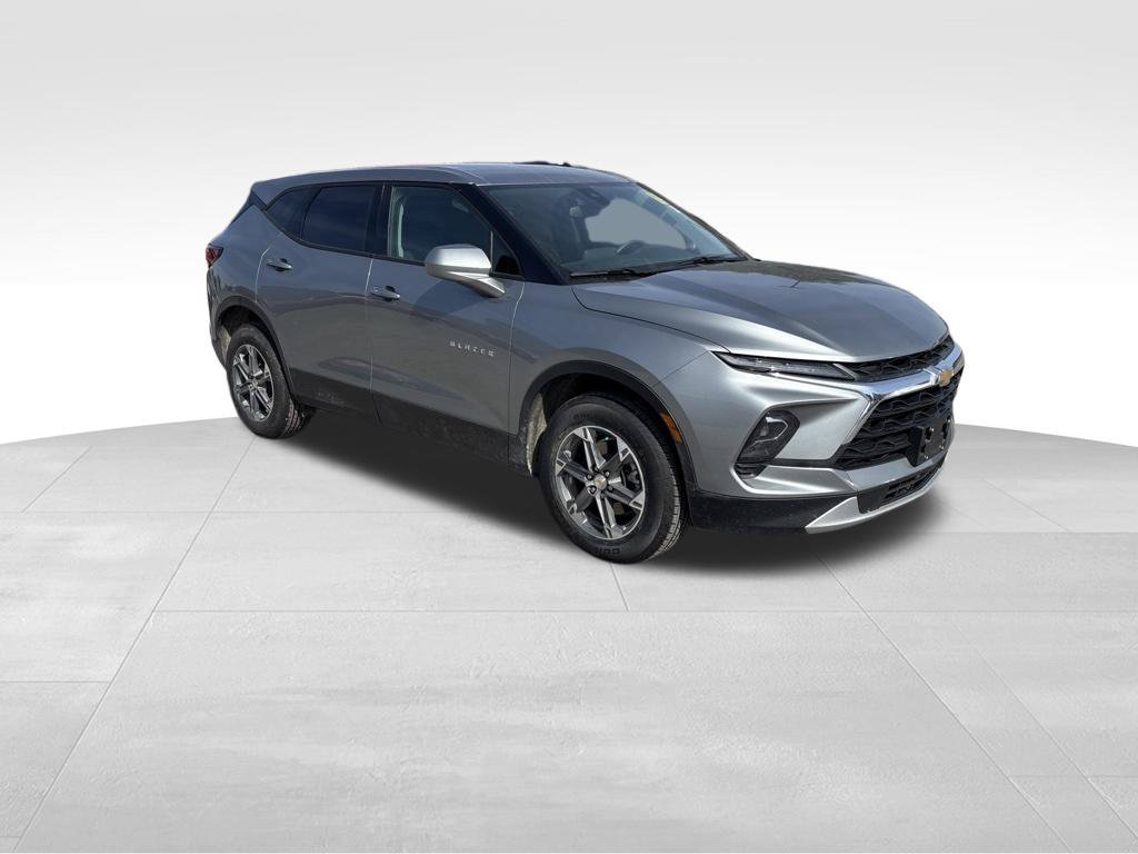 Used 2025 Chevrolet Blazer LT FWD image 9