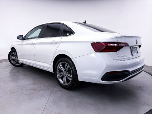 Used 2023 Volkswagen Jetta SE w/ Panoramic Sunroof Package FWD image 3