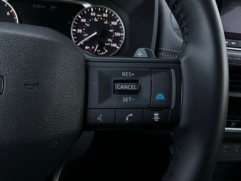 Used 2025 Nissan Rogue SV image 34