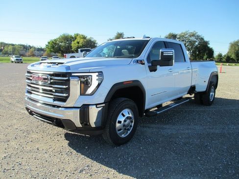 New 2026 GMC Sierra 3500 SLT w/ SLT Premium Package image 7