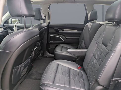 Used 2022 Kia Telluride SX w/ SX Prestige Package image 14