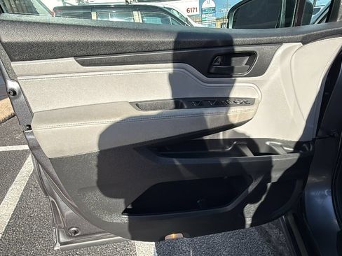 Used 2018 Honda Odyssey EX image 9