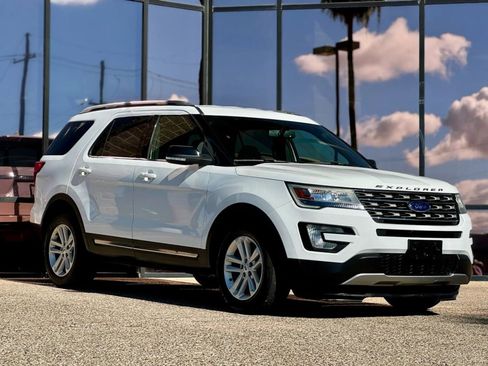 Used 2017 Ford Explorer XLT w/ Equipment Group 201A image 15