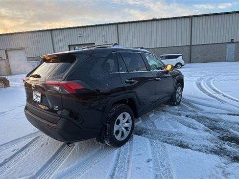 Used 2021 Toyota RAV4 LE image 29