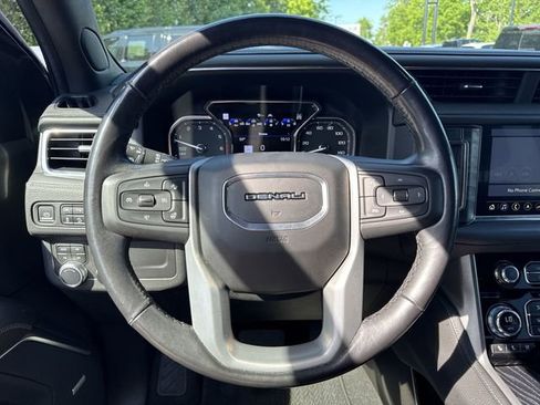 Used 2021 GMC Yukon XL Denali w/ Denali Premium Package AWD/4WD image 11