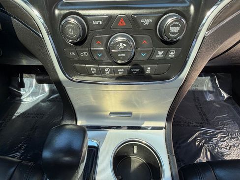 Used 2018 Jeep Grand Cherokee Limited AWD/4WD image 39