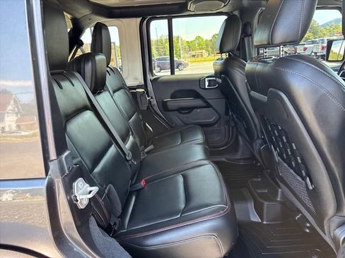 Used 2022 Jeep Wrangler Unlimited Rubicon w/ Cold Weather Group AWD/4WD image 15