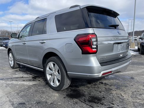 Used 2024 Ford Expedition Platinum image 3