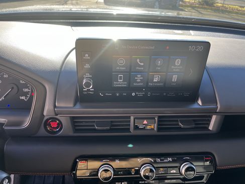 Used 2025 Honda Pilot TrailSport image 23