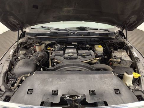 Used 2018 RAM 3500 SLT w/ Luxury Group image 27