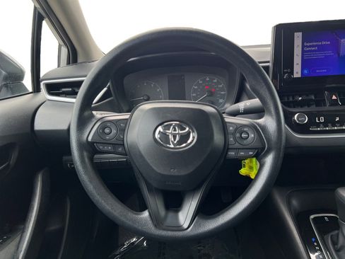 Used 2025 Toyota Corolla LE FWD image 12