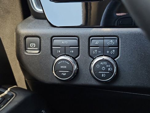 Used 2025 GMC Sierra 1500 SLT image 26