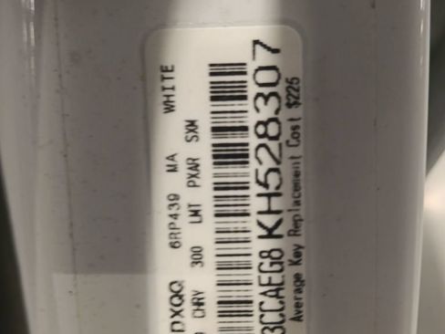 Used 2019 Chrysler 300 Limited RWD image 3