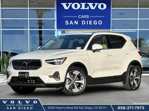 Certified 2025 Volvo XC40 B5 Plus image 1