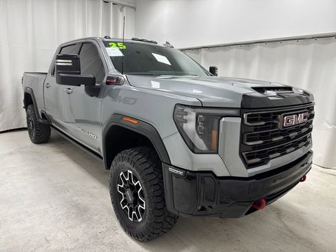 Used 2025 GMC Sierra 2500 AT4X image 3