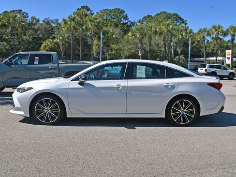 Used 2019 Toyota Avalon XSE image 2
