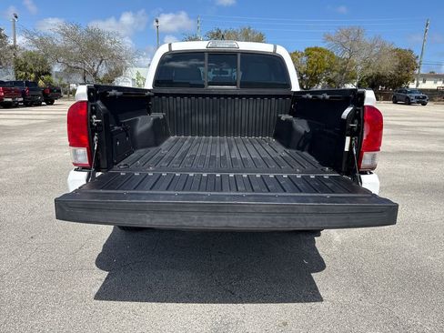 Used 2017 Toyota Tacoma SR image 25