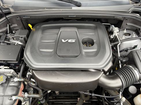 Used 2019 Jeep Grand Cherokee Laredo AWD/4WD image 22