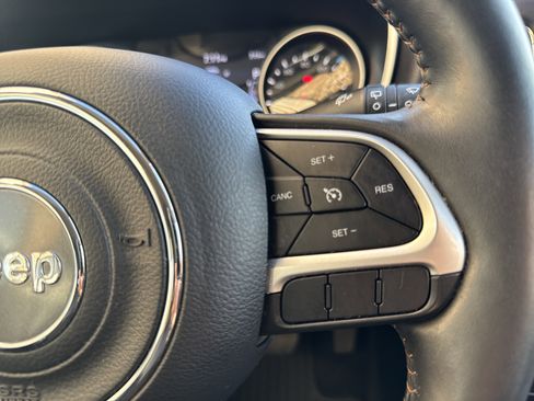 Used 2018 Jeep Compass Latitude w/ Popular Equipment Group AWD/4WD image 17