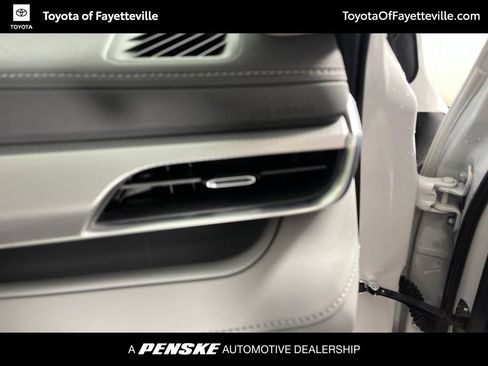 Used 2023 Toyota Highlander Platinum FWD image 22