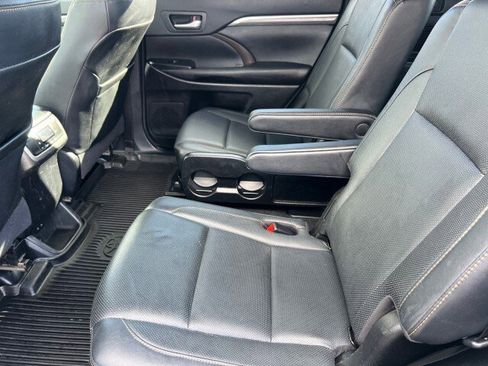 Used 2018 Toyota Highlander Limited image 20