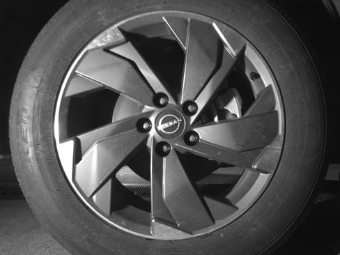 Used 2025 Nissan Rogue SV FWD image 13