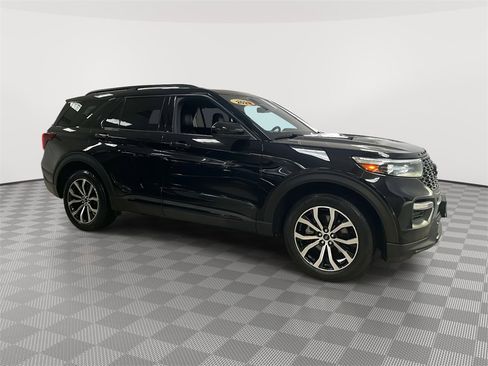Used 2022 Ford Explorer ST image 2