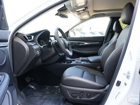 Certified 2025 INFINITI QX50 Luxe image 17