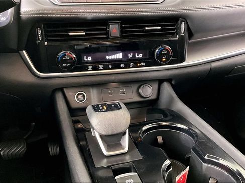 Used 2021 Nissan Rogue SV FWD image 8