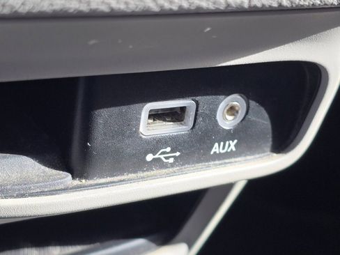 Used 2019 Chrysler Pacifica Touring-L image 8