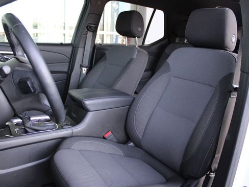 Used 2023 Chevrolet Traverse LT image 13