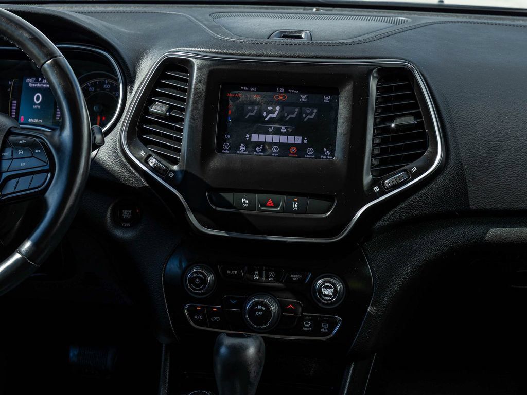 Used 2021 Jeep Cherokee Latitude Plus AWD/4WD image 21