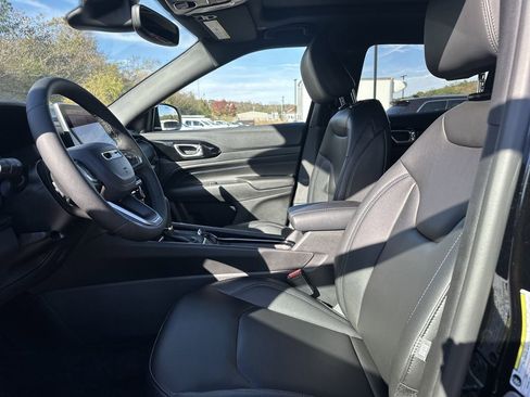 New 2026 Jeep Compass Limited w/ Sun, Sound & Navigation Group AWD/4WD image 11