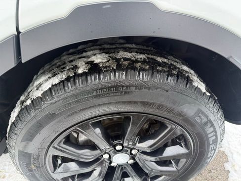 Used 2019 Land Rover Range Rover Evoque SE Premium image 34