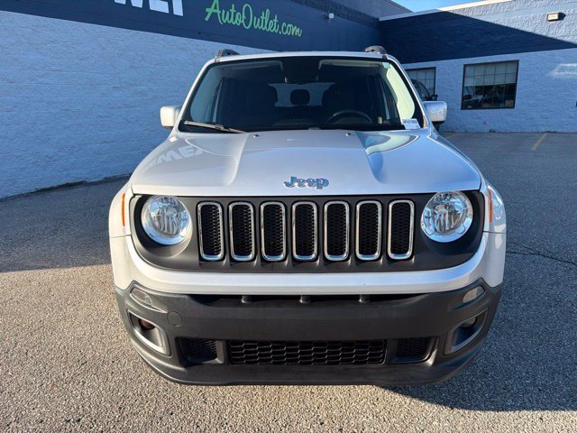 Used 2017 Jeep Renegade Latitude w/ Popular Equipment Group AWD/4WD image 8