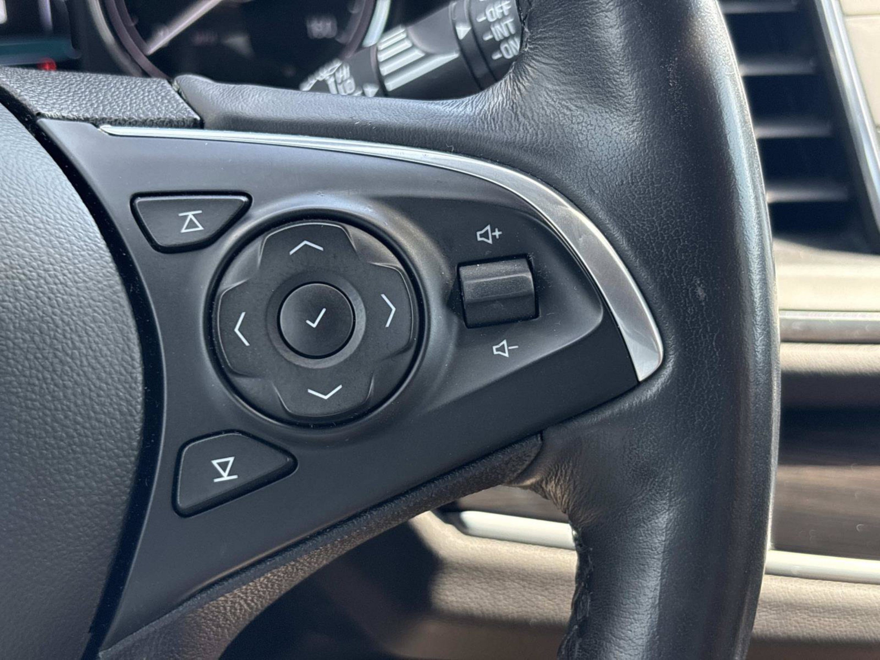 Used 2018 Buick Enclave Premium FWD image 31