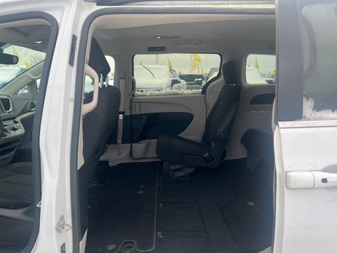 Used 2024 Chrysler Voyager LX image 24