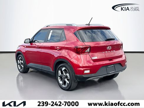 Used 2023 Hyundai Venue Limited image 3