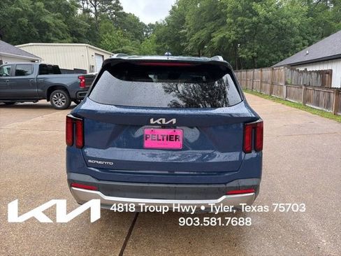 Certified 2024 Kia Sorento S FWD image 10
