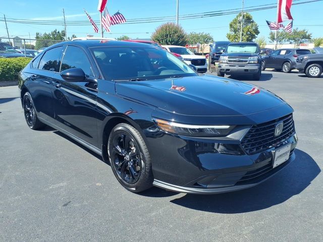 Used 2025 Honda Accord SE image 1
