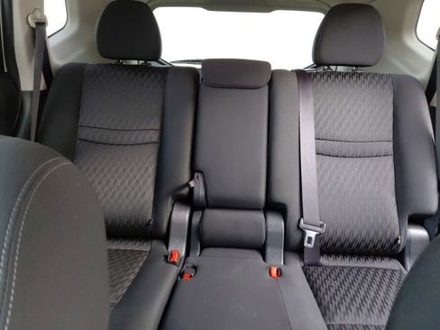 Used 2018 Nissan Rogue SV image 25