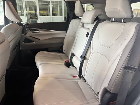 Certified 2026 INFINITI QX60 Luxe w/ Family Package AWD/4WD image 23
