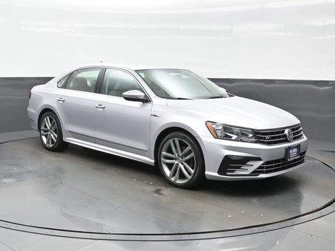 Used 2017 Volkswagen Passat 1.8T R-Line FWD image 8