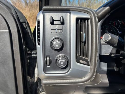 Used 2017 GMC Sierra 1500 SLE image 12