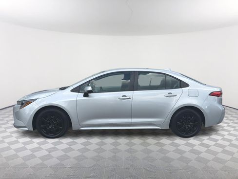 Used 2021 Toyota Corolla LE FWD image 13