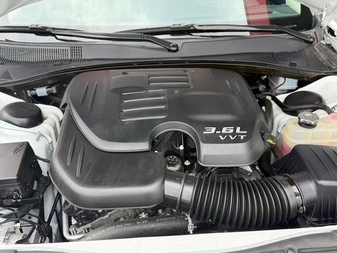 Used 2023 Chrysler 300 Touring L w/ Popular Equipment Group RWD image 4