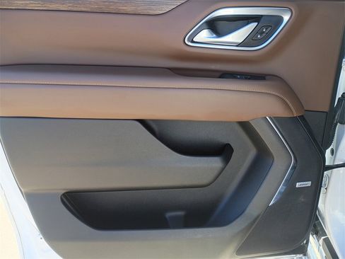 Used 2022 Chevrolet Suburban High Country w/ Premium Package image 11